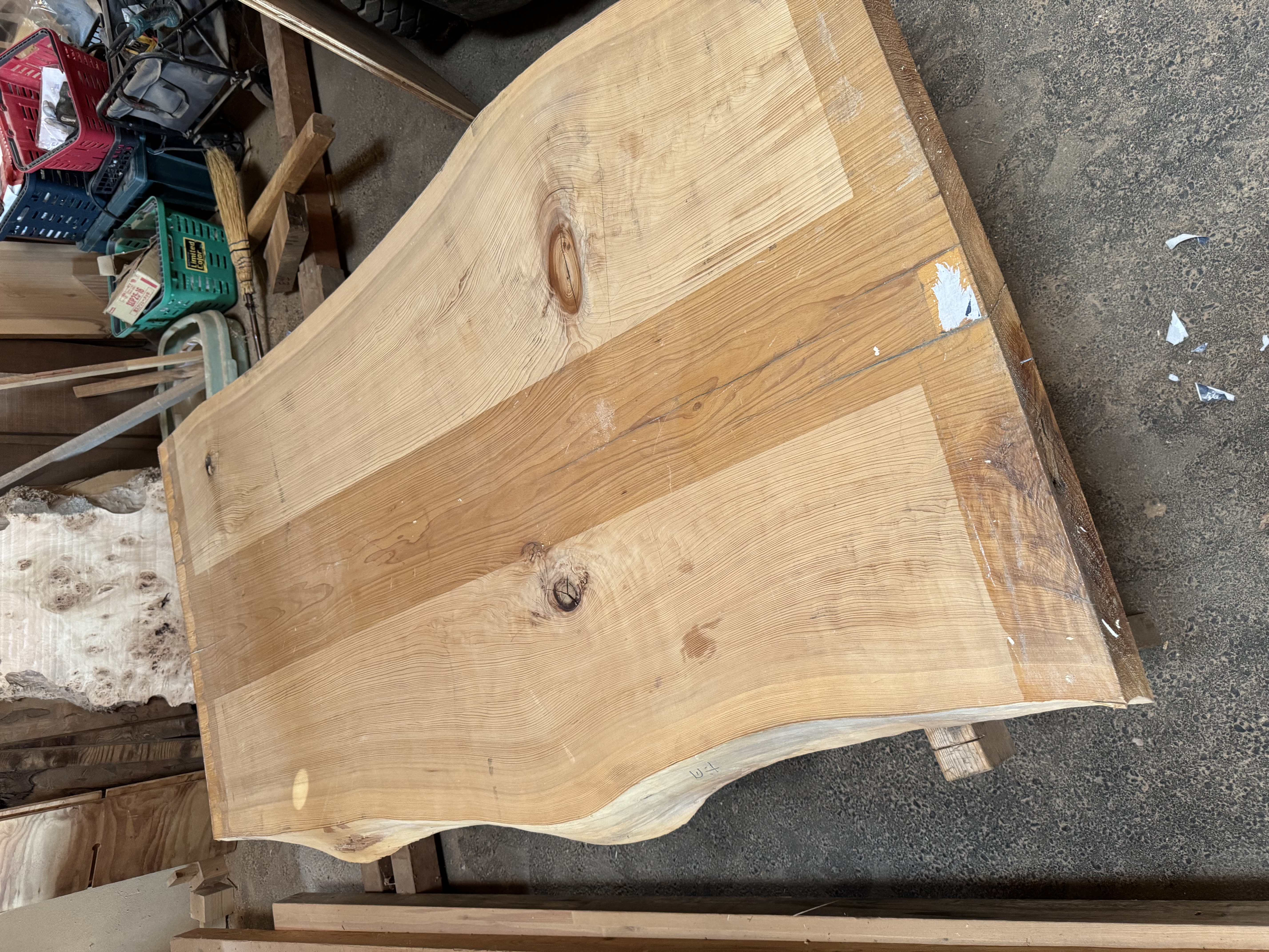 杉（仕上げ前）