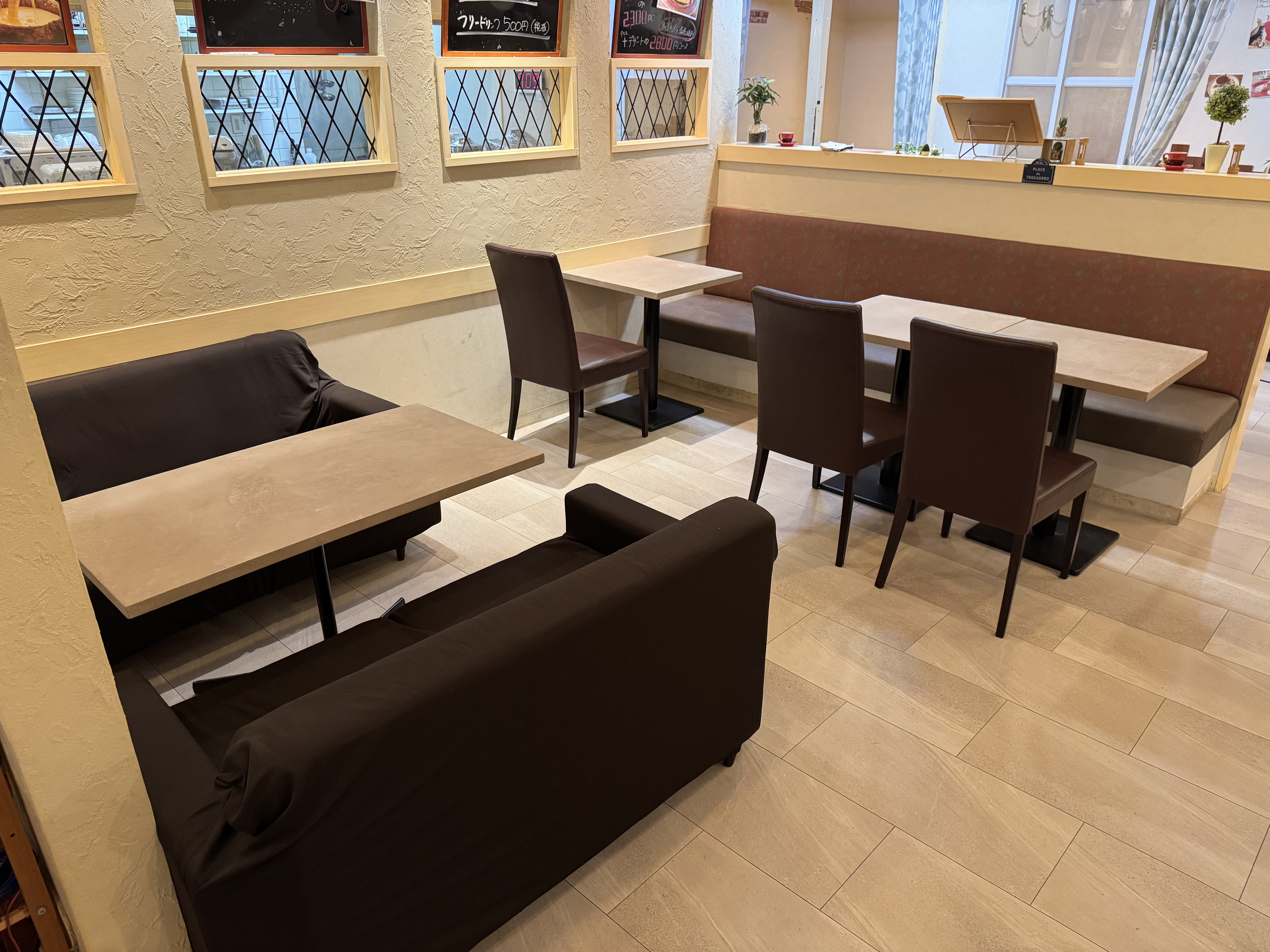 店内写真（全体の雰囲気）