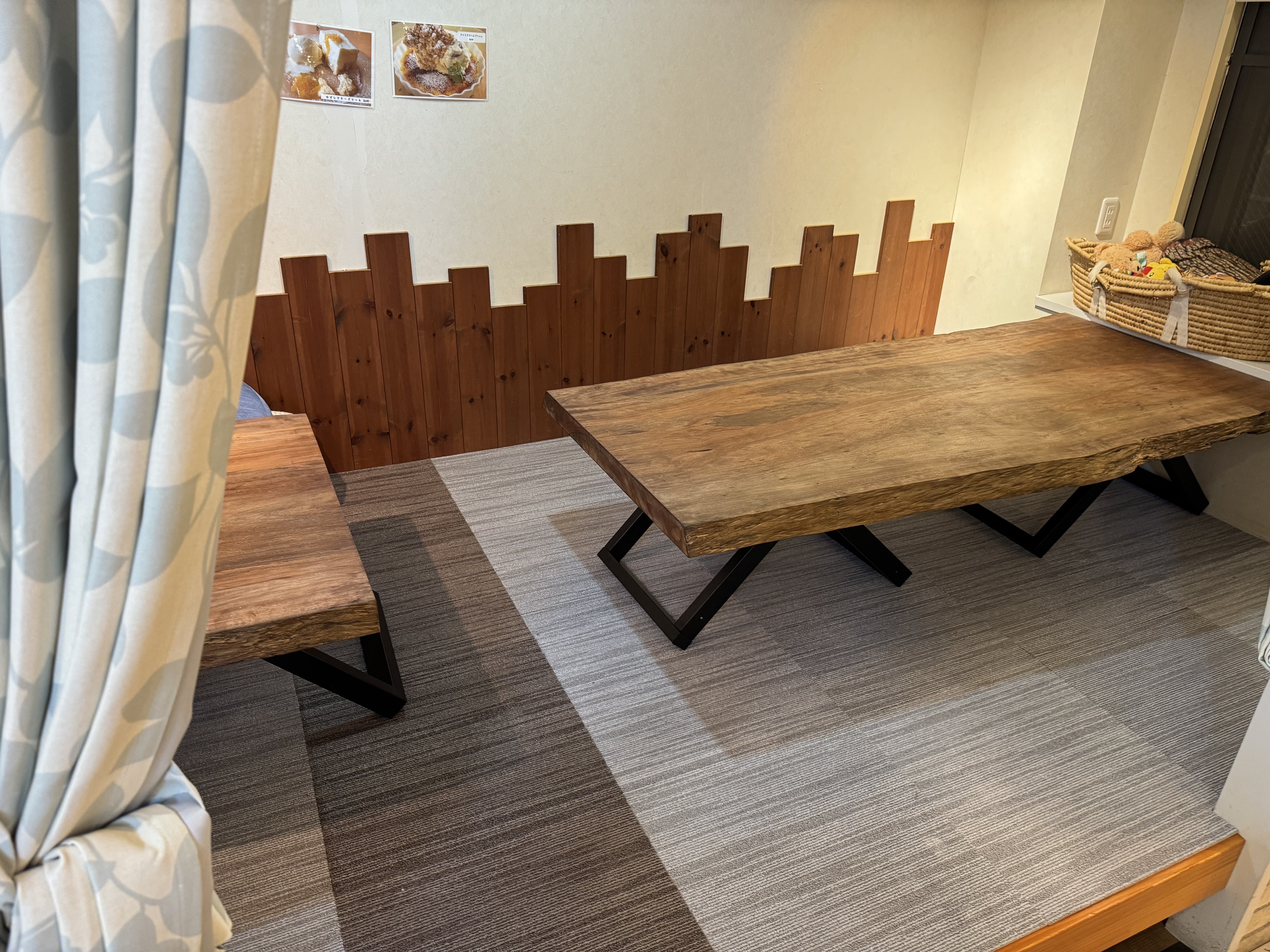 店内写真 6人掛け×4人掛け